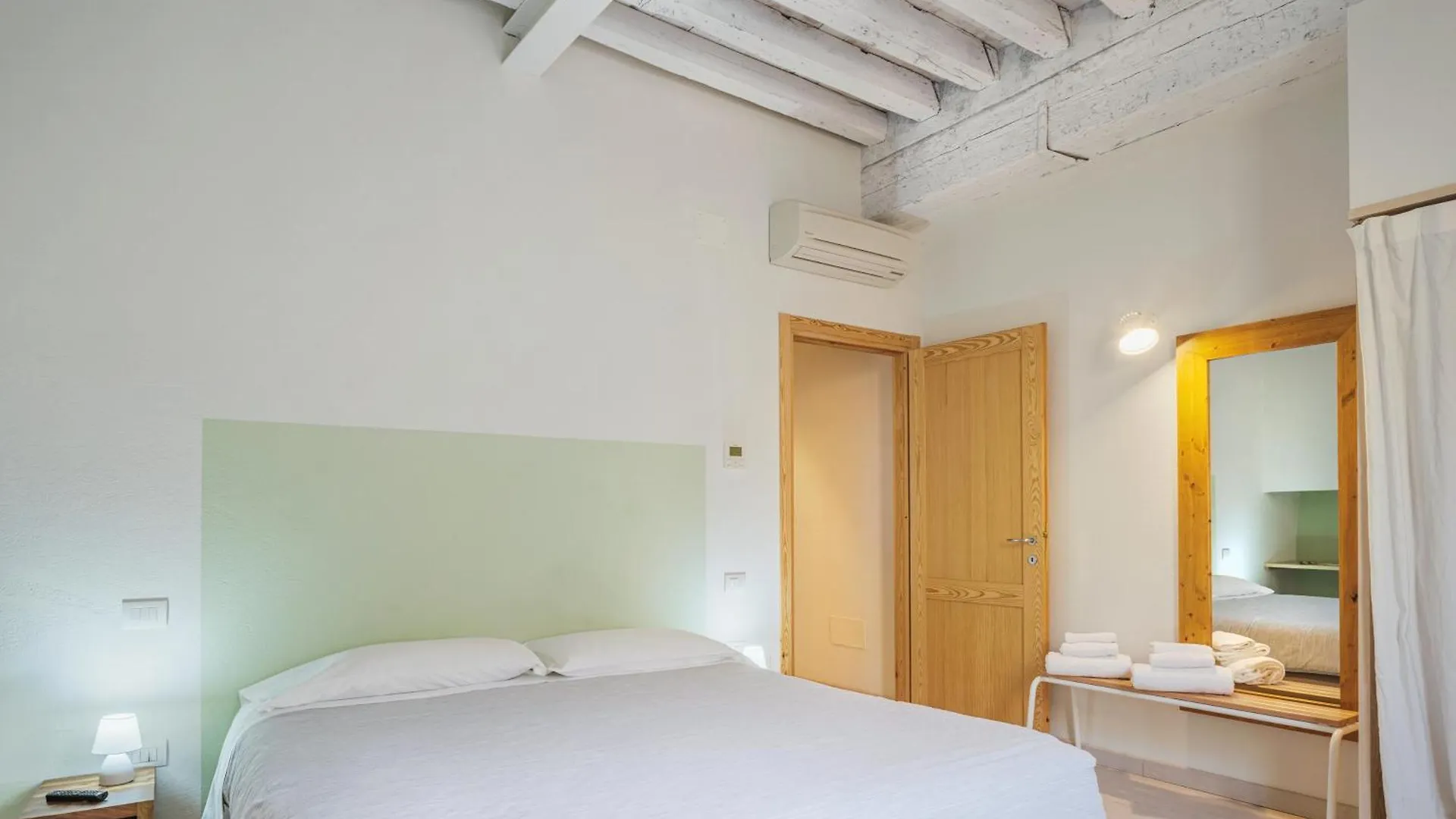 Residenza Degli Artisti Apartments Lucca 0*,  Italy